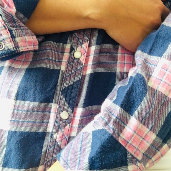 💕PLAD BUTTON UP💙 - Picture 5 of 8